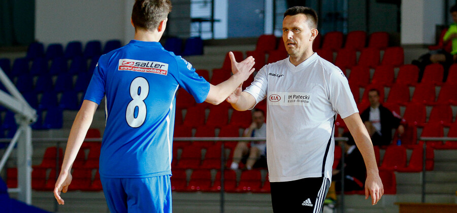 Leszek Ojrzyński (z prawej) zagra w ćwierćfinałach