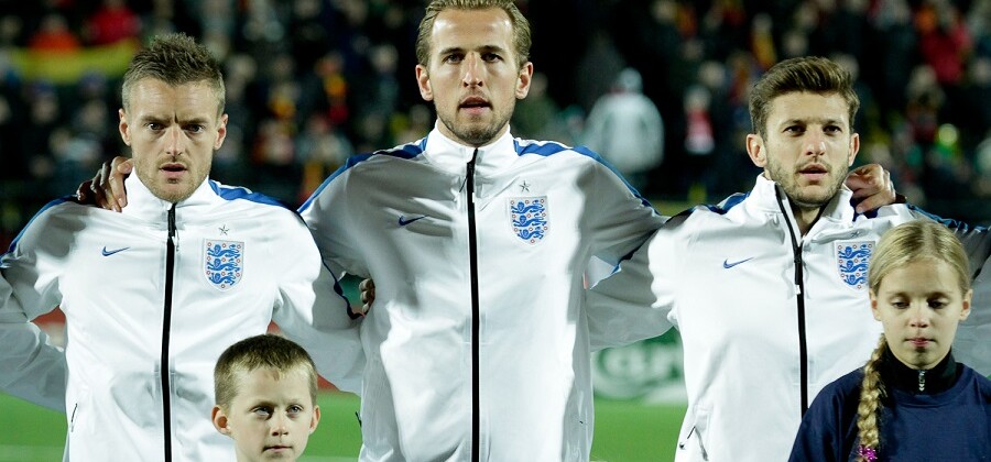 Od lewej Jamie Vardy, Harry Kane i Adam Lallana