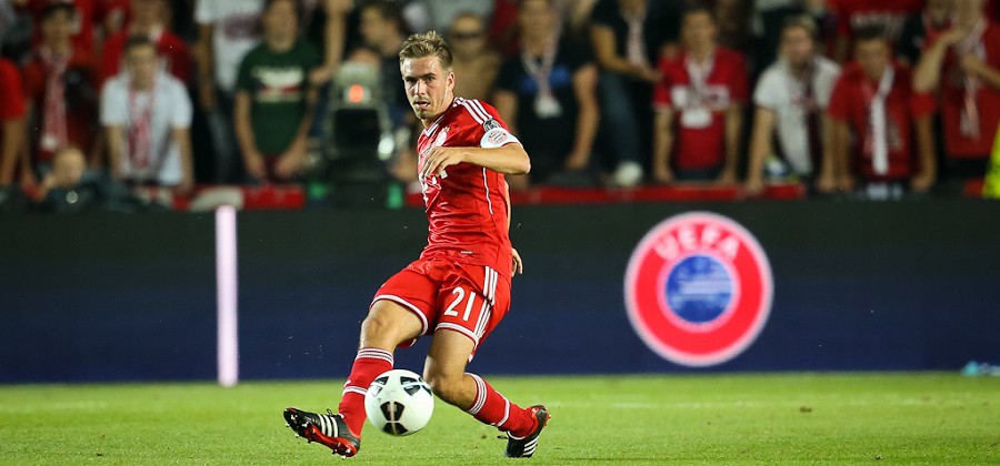 Lahm asystował przy bramce Lewego z Arsenalem
