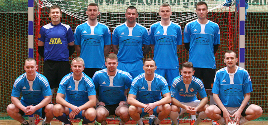 URB Plus. Dawid Kołodziej drugi od prawej w górnym rzędzie. Fot. Krystian Balicki